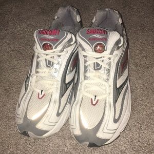 saucony 3d grid regulate